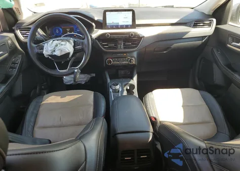 2022 Ford Escape Titanium z USA, uszkodzony, nr VIN 1FMCU9J96NUA29145